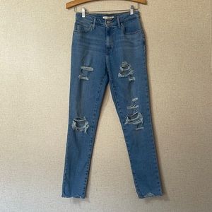 Genuine  Levi’s Jeans 721 High Rise Skinny Distressed Destroyed  Raw Hem